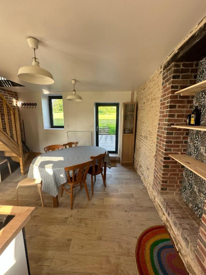 Gite Confortable Au Milieu Des Pres - La Ferme De Montigny Neauphe-Sur-Dive Экстерьер фото